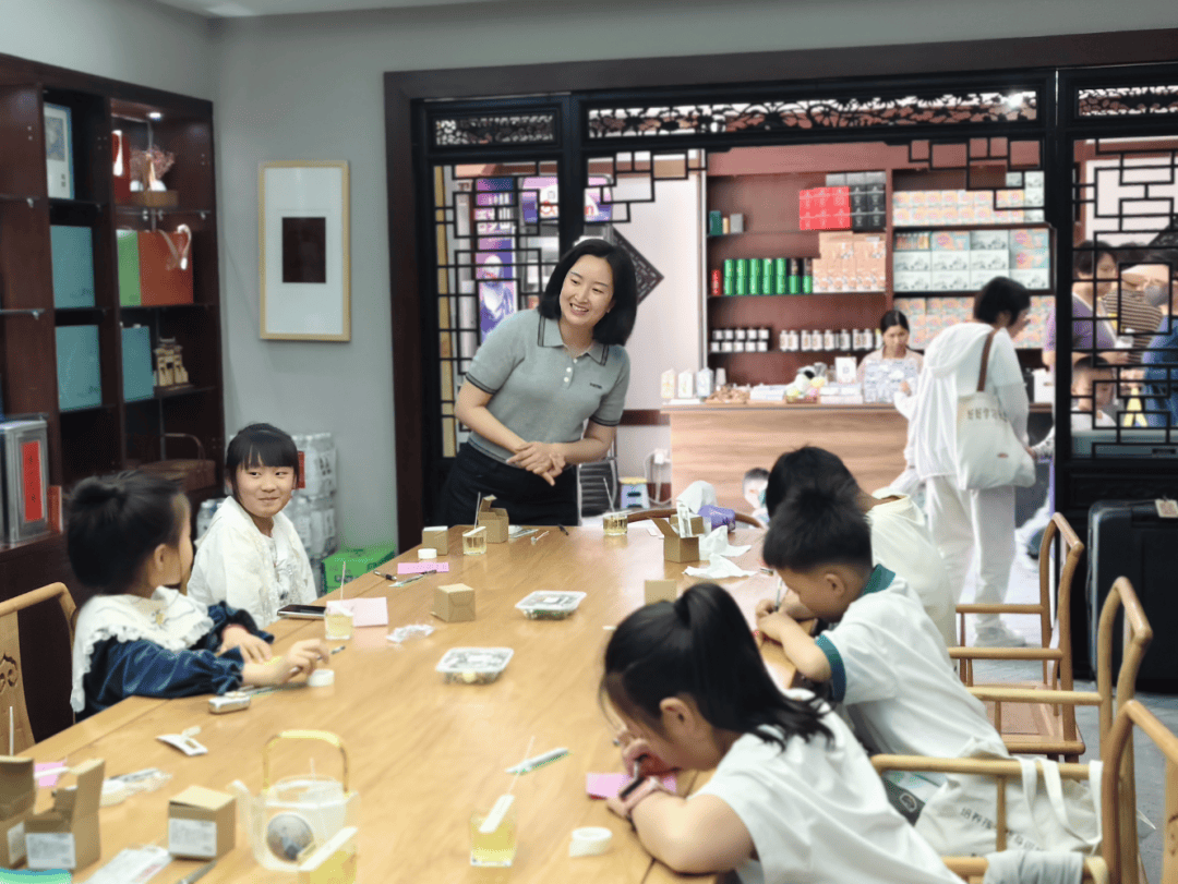 办“以香传情·手作感恩”母亲节主题社教活动麻将胡了试玩以传统工艺致敬母爱——中徽博举(图2)